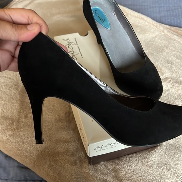 Fitzwell black suede heels round toe 11 ww - Picture 3 of 5